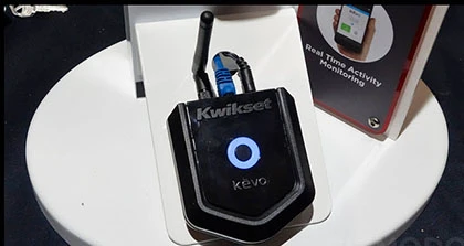 Ngồi quán cà phê, dùng Smartphone mở cửa nhà từ xa ảnh 6