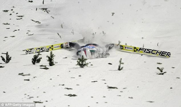 Kinh hoàng nhà vô địch Olympic gặp tai nạn bất tỉnh trên vũng máu ảnh 8