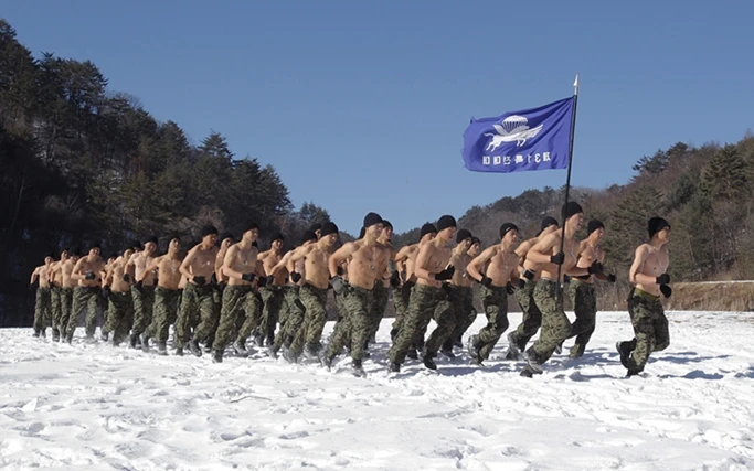 Rùng mình xem lính Hàn luyện tập trong băng tuyết ảnh 4