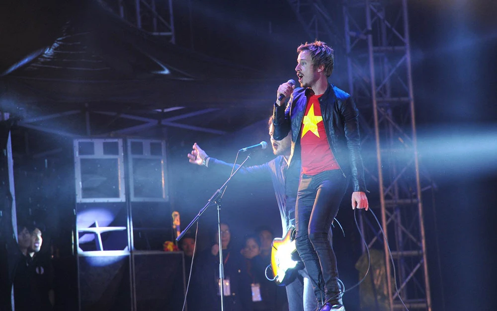 Giới trẻ Hà Nội vượt mưa rét đi xem bão Rock ảnh 6