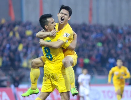 ... khi Hoàng Đình Tùng tỏa sáng và ghi bàn giúp Thanh Hóa chiến thắng