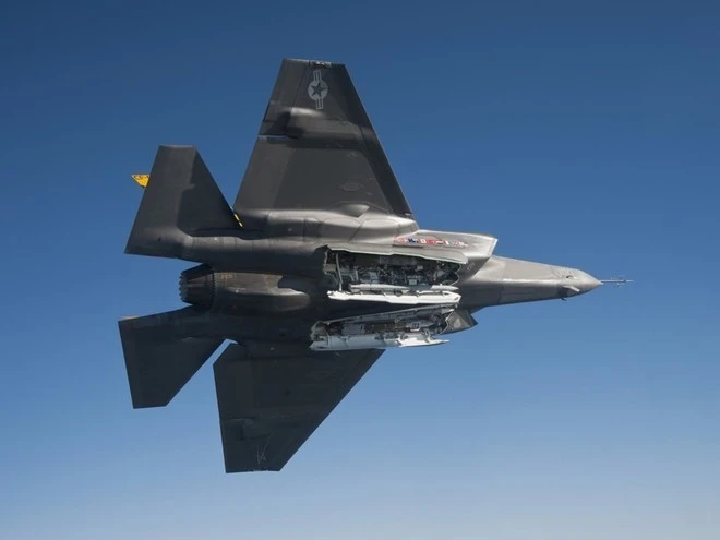 Tiêm kích này có thể trang bị tên lửa hành trình không đối đất Storm Shadow do MBDA châu Âu sản xuất, tên lửa hành trình SOM của Thổ Nhĩ Kỳ. Tên lửa không đối không IRIS-T, Meteor.