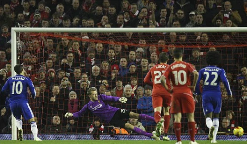 Hazard mở tỷ số từ chấm phạt đền. Ảnh:IH. 1421784871261-lc-galleryImage-5779-8463-