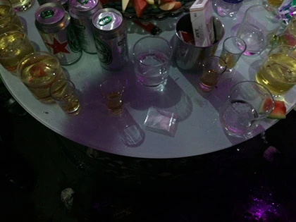 Kiểm tra quán bar phát hiện nhiều người chơi ma túy ảnh 2