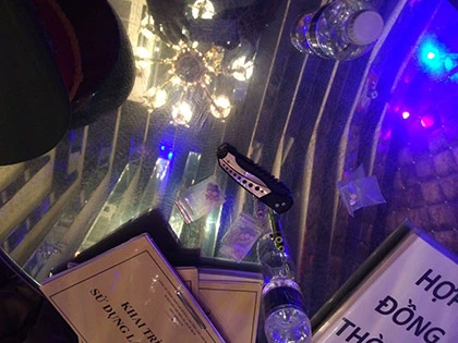 Kiểm tra quán bar phát hiện nhiều người chơi ma túy ảnh 1