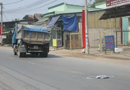 Hai vụ tai nạn giao thông cùng thời điểm, 1 người chết, 2 người nguy kịch ảnh 2