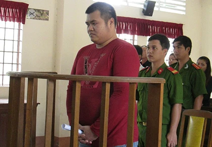 Bị tù vì đánh công an phường ảnh 1