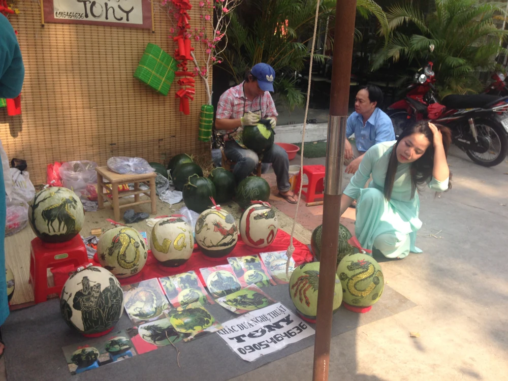 Người đẹp khoe sắc cùng hoa tết Ất Mùi ảnh 30