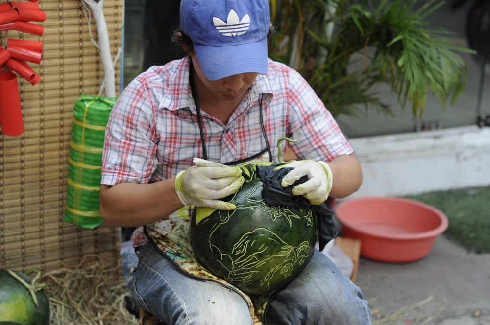 Người đẹp khoe sắc cùng hoa tết Ất Mùi ảnh 31