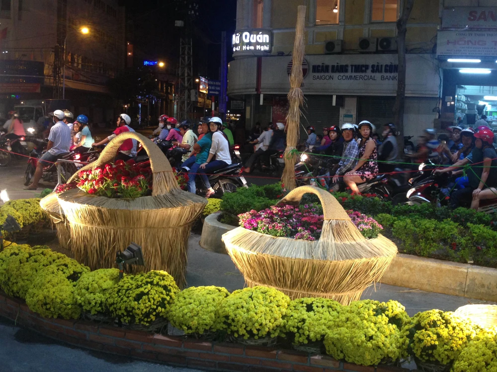 Ngắm đường hoa Hàm Nghi trước giờ khai mạc ảnh 1