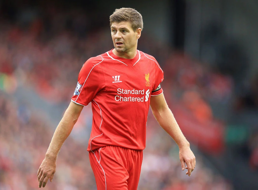 Một nữ cảnh sát vừa “xộ khám” vì hành động tống tiền Gerrard