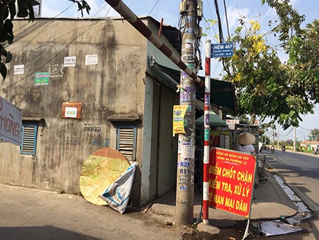 Đường hầm bí mật bên trong nhà vệ sinh của ổ mua bán dâm ảnh 1