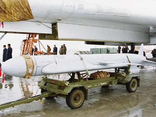 Iran bắt đầu sản xuất hàng loạt tên lửa chống hạm tầm xa Ghadir ảnh 1