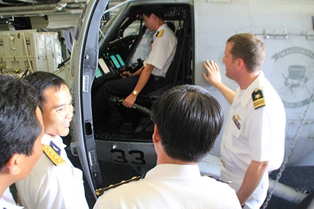 Chùm ảnh: Trên khu trục hạm siêu hiện đại của Hải quân Hoa Kỳ ảnh 6