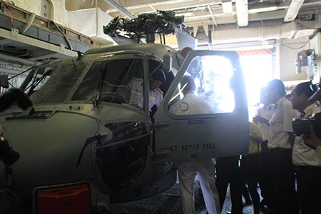 Chùm ảnh: Trên khu trục hạm siêu hiện đại của Hải quân Hoa Kỳ ảnh 5