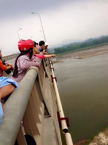 Mâu thuẫn với người yêu, cô gái trẻ nhảy cầu tự tử? ảnh 1