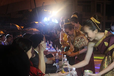 Sinh viên Lào rộn ràng đón tết Bunpimay trên đất Việt Nam ảnh 4