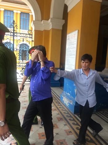 Dùng ghe đi trộm đồ của nhà người nước ngoài ảnh 2