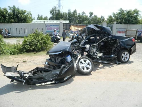 xe giường nằm, đâm nát, ô tô 4 chỗ, người chết, đường tránh, hầm Hải Vân, Đà Nẵng