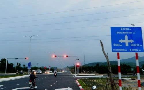 xe giường nằm, đâm nát, ô tô 4 chỗ, người chết, đường tránh, hầm Hải Vân, Đà Nẵng