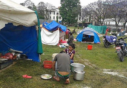 Tường thuật của PV Cẩm Tú: Nepal - Chiếu đất màn trời ảnh 2