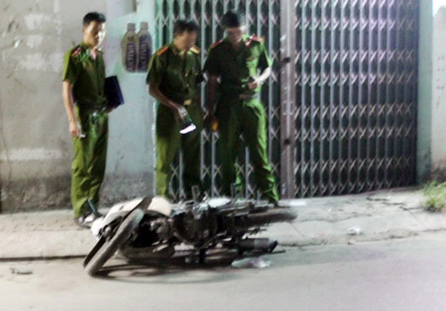 Chiếc xe máy của nạn nhân tại hiện trường. Ảnh: An Nhơn