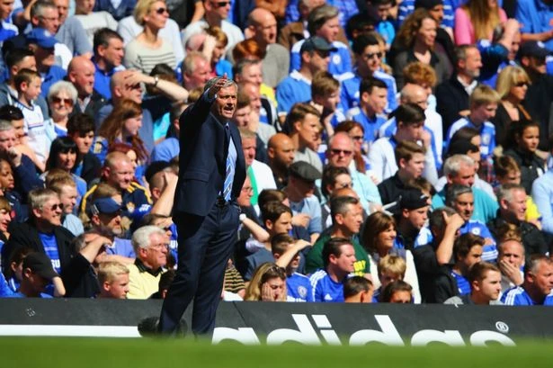 Chelsea vừa vô địch, Mourinho tức tốc vào bệnh viện thăm cha đột quỵ ảnh 1