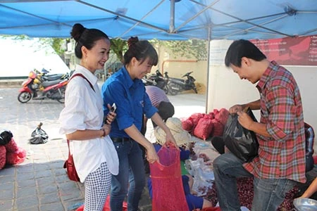 Gần 2 tấn hành tím ủng hộ nông dân được bán hết veo ảnh 4