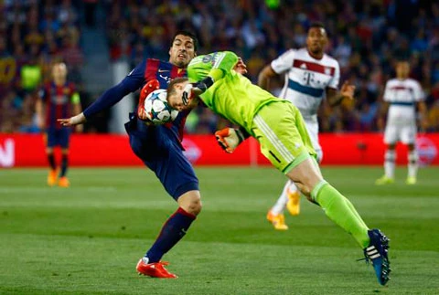 Neuer <a href='https://plo.vn/tu-khoa.html?q=thi đấu' title='thi đấu'>thi đấu</a> xuất sắc trước Barcelona