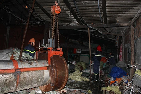 Bà hỏa thiêu rụi xưởng phế liệu ảnh 2 Bà hỏa thiêu rụi xưởng phế liệu ảnh 2