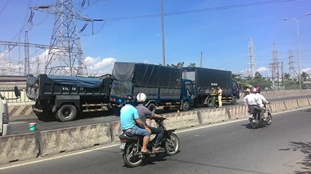 Tai nạn liên hoàn trên quốc lộ 1A ảnh 1