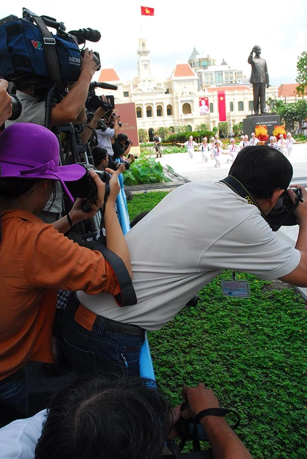 TP.HCM: Khánh thành tượng đài Chủ tịch Hồ Chí Minh ảnh 10 TP.HCM: Khánh thành tượng đài Chủ tịch Hồ Chí Minh ảnh 10