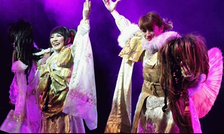 Hai nữ hoàng ảo thuật Nhật Bản “khuấy đảo” Hà Nội ảnh 1