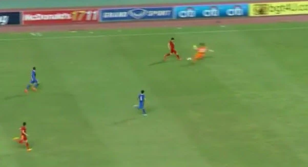 Thái Lan 1-0 Việt Nam: Siêu dự bị giải cứu Kiatisak ảnh 3