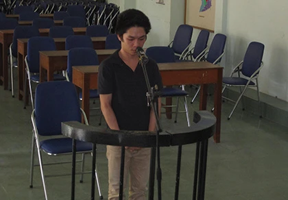 Trộm 12 chai rượu, đi tù 9 tháng ảnh 1