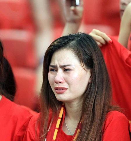 U23 Việt Nam thất bại cay đắng, nữ CĐV bật khóc nức nở ảnh 15