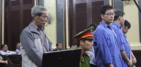 "Tiếp tay" cho lừa đảo, 4 cán bộ ngân hàng lãnh án ảnh 1