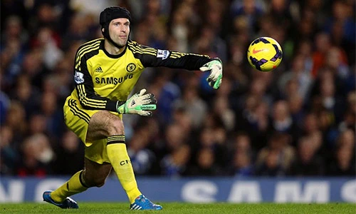 Cech là thương vụ đầu tiên của Arsenal trong hè 2015. Ảnh:Empics. Cech-5567-1435012497.jpg