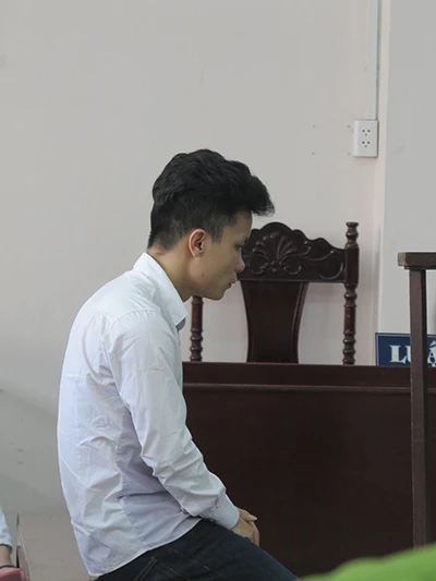 Thường xuyên thuê khách sạn qua đêm với người yêu 'nhí' ảnh 1