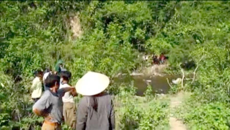 Hàng chục công an bám trụ núi, rừng điều tra vụ sát hại 4 người ảnh 1