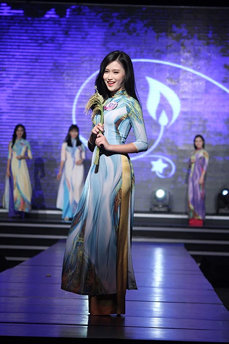 'Nữ sinh phong cách' Trần Bảo Như dịu dàng trong tà áo dài ảnh 11