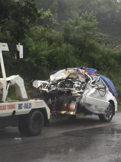 Ba chiến sĩ công an tử nạn sau vụ va chạm với xe khách ảnh 1