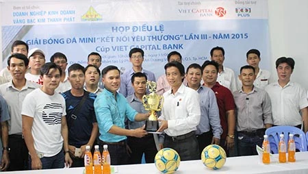 Giải bóng đá kết nối yêu thương: Tiếp sức cho học sinh nghèo ảnh 2