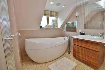 Ngắm biệt thự xa hoa sao Man City rao bán giá 1,5 triệu bảng ảnh 11