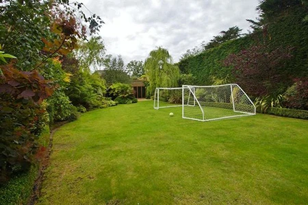 Ngắm biệt thự xa hoa sao Man City rao bán giá 1,5 triệu bảng ảnh 13