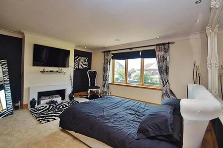 Ngắm biệt thự xa hoa sao Man City rao bán giá 1,5 triệu bảng ảnh 10