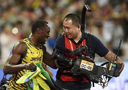Chỉ có… cameraman mới hạ gục 'tia chớp' Usain Bolt ảnh 4 Chỉ có… cameraman mới hạ gục 'tia chớp' Usain Bolt ảnh 4
