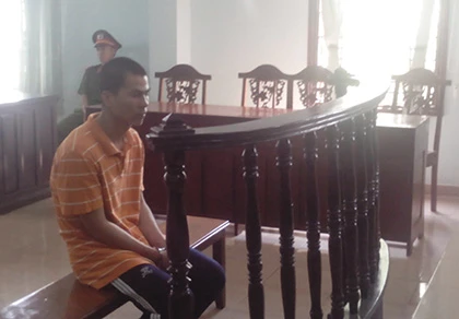 Lấy cây cơ bida đánh vào đầu bạn bị phạt 5 năm tù ảnh 1