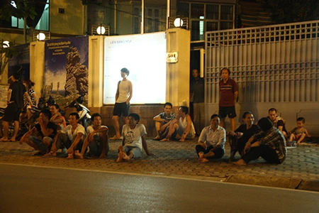 Người dân Thủ đô trắng đêm chờ đón đại lễ 2-9 ảnh 25