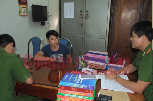 Công an tỉnh Thái Nguyên lấy lời khai Chu Văn Thế.